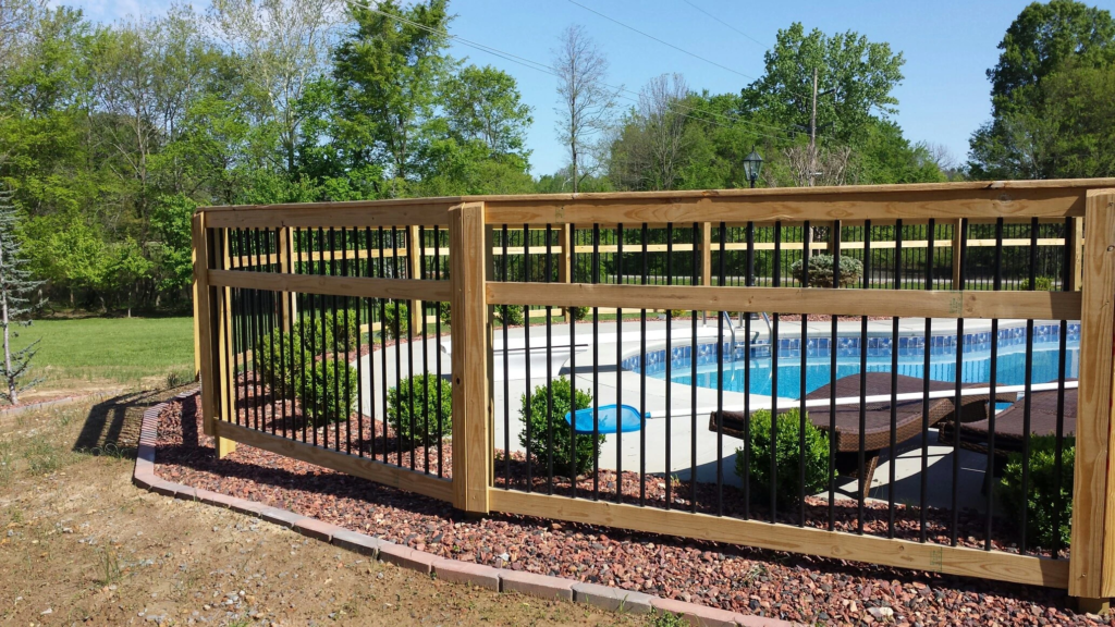 Wood Pool Fence with Aluminum Picket

